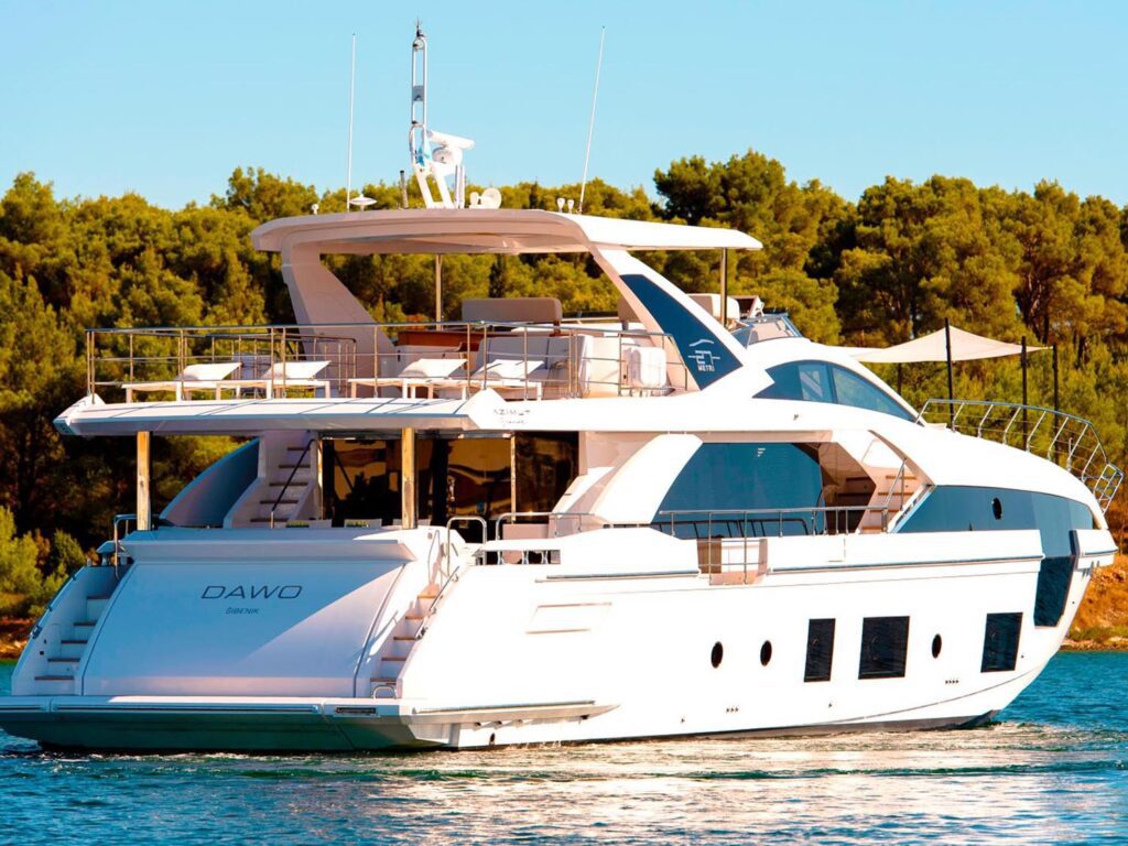 luxbe-yacht-Azimut-Grande-27-Luxury-Yacht-1