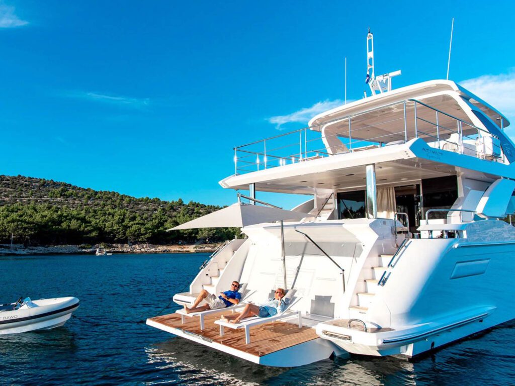 luxbe-yacht-Azimut-Grande-27-Luxury-Yacht-3