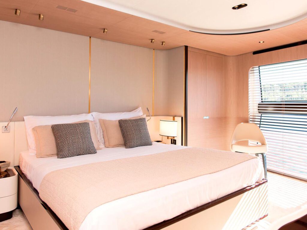 luxbe-yacht-Azimut-Grande-27-Luxury-Yacht-5