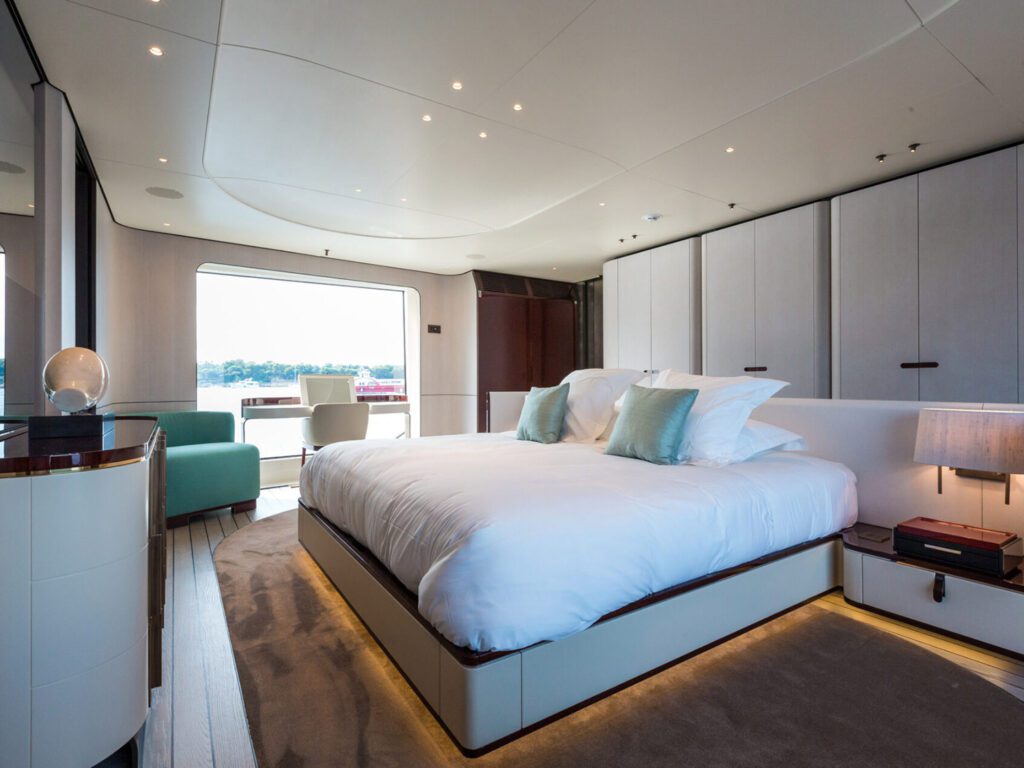 luxbe-yacht-Azimut-Grande-35-Luxury-Yacht-2