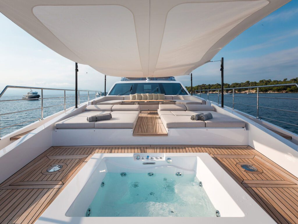 luxbe-yacht-Azimut-Grande-35-Luxury-Yacht-4