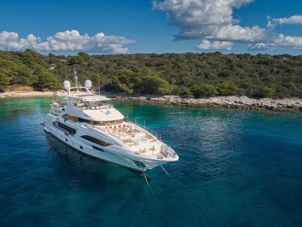 luxbe-yacht-Happy-Me-Luxury-Motor-Yacht-6