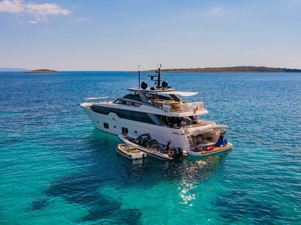 luxbe-yacht-Noor-Ii-Luxury-Motor-Yacht-6