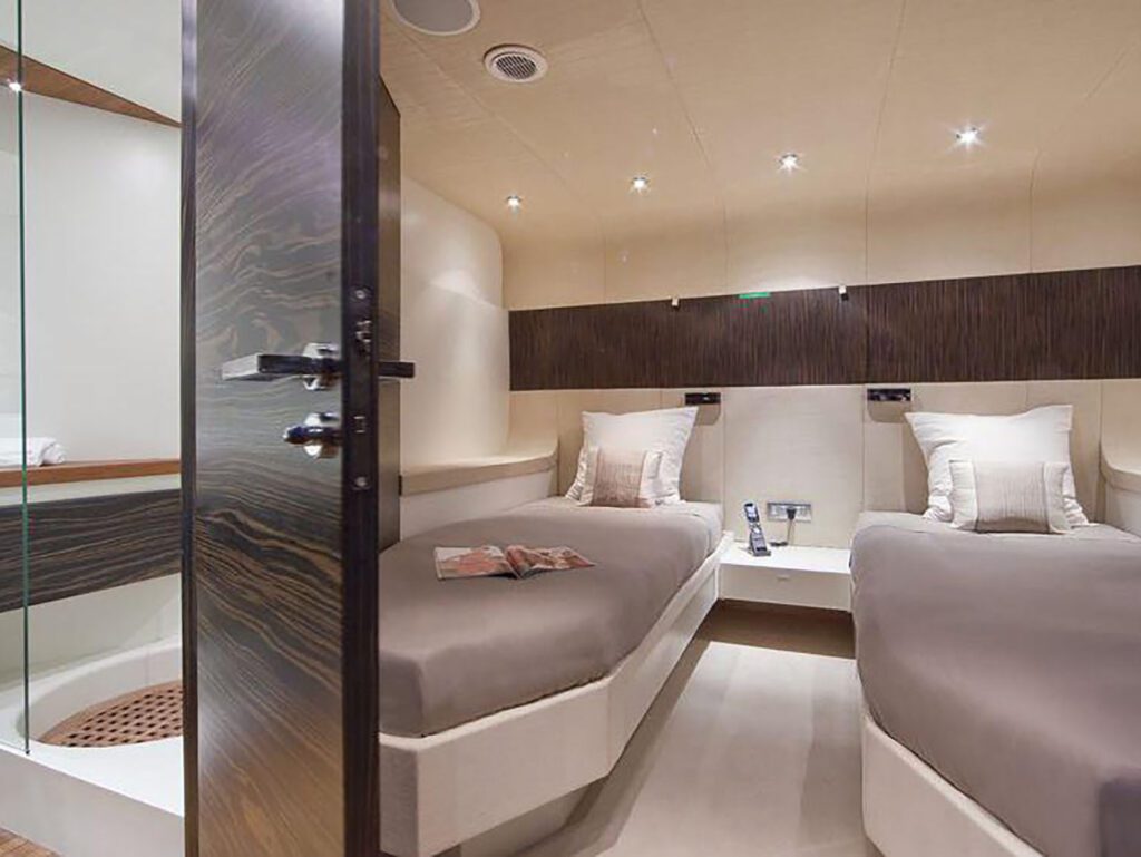 luxbe-yacht-One-Blue-Motor-Yacht-6