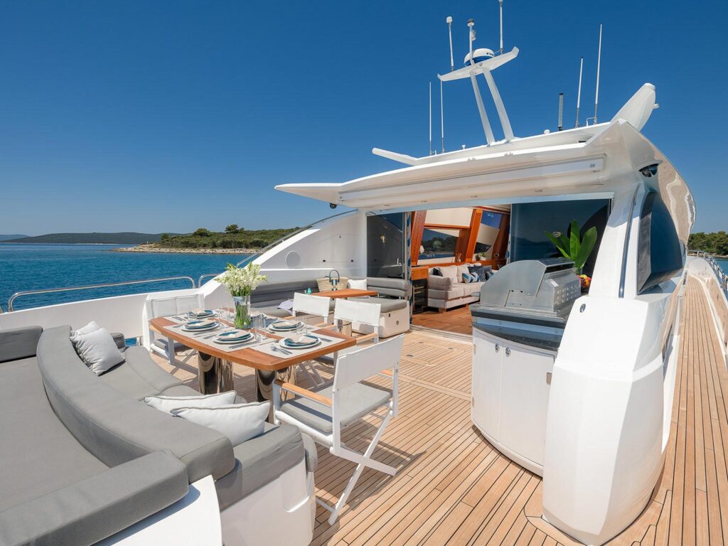 luxbe-yacht-Predator-108-Motor-Yacht-1