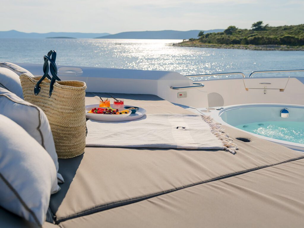 luxbe-yacht-Predator-108-Motor-Yacht-2