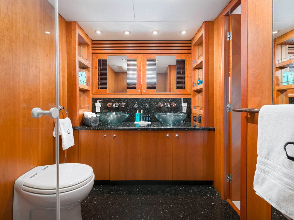 luxbe-yacht-Predator-108-Motor-Yacht-6