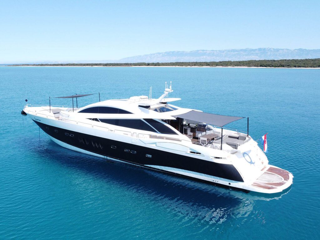 luxbe-yacht-Predator-108-Motor-Yacht-7